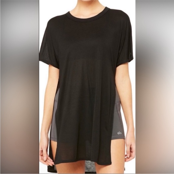 ALO Yoga Dreamer Split Side Short Sleeve Tee Black - Picture 9 of 10